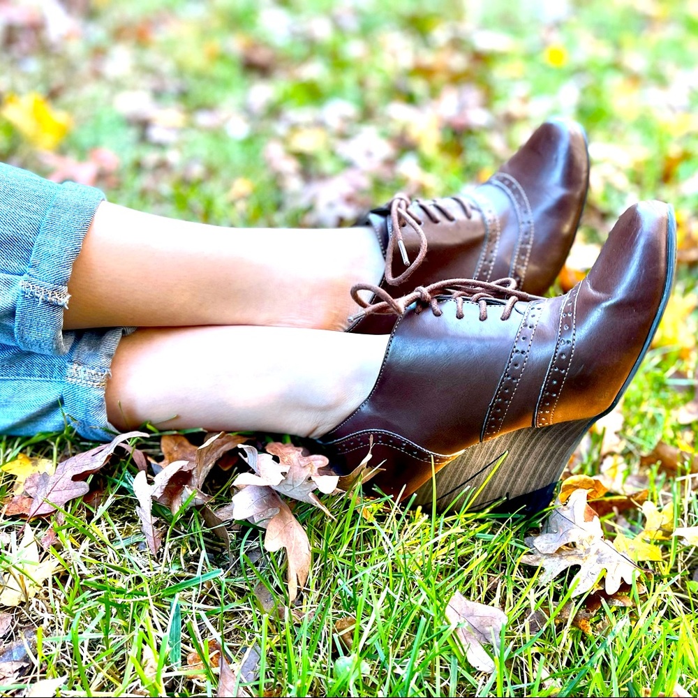 Mootsies Tootsies Oxford Wedge Brown Lace Up Booties